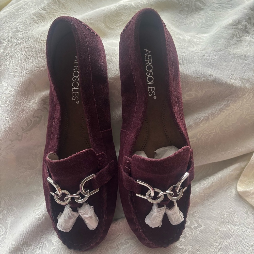 NWOT Aerosoles Burgundy Soft Suede Driving Loafers w/Tassels, Size 7.5 - Picture 2 of 11